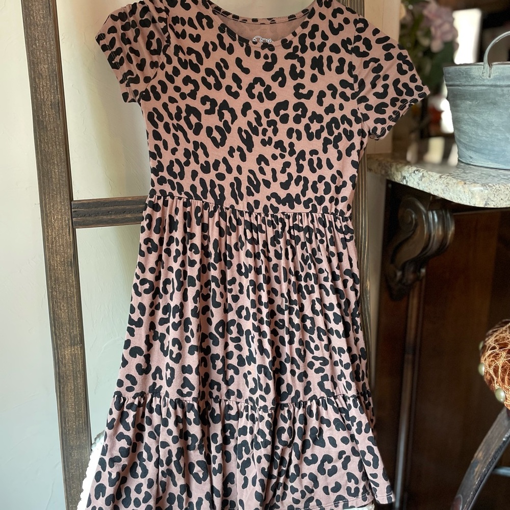 Art class, size medium 7/8 leopard print dress